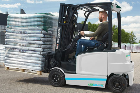 UniCarriers Forklift in action 